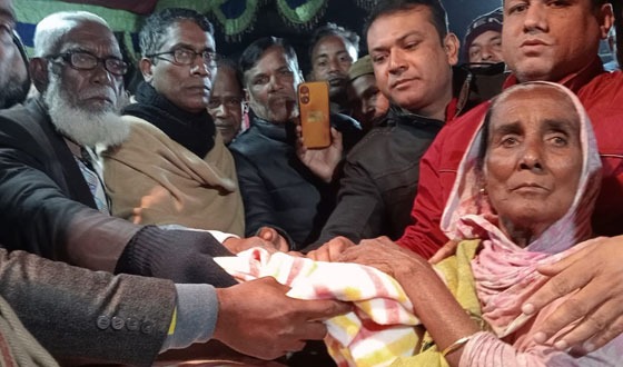 গফরগাঁওয়ে ৫ শতাধিক শীতার্তদের মাঝে কম্বল বিতরণ