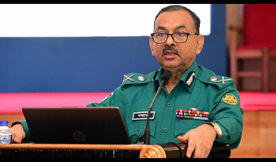 পুলিশ ধৈর্যের সঙ্গে পরিস্থিতি সামাল দিয়েছে