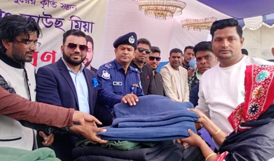 চকঁদপুরে দানবীর মরহুম কাউছ মিয়ার পক্ষে ছেলের শীতবস্ত্র বিতরণ