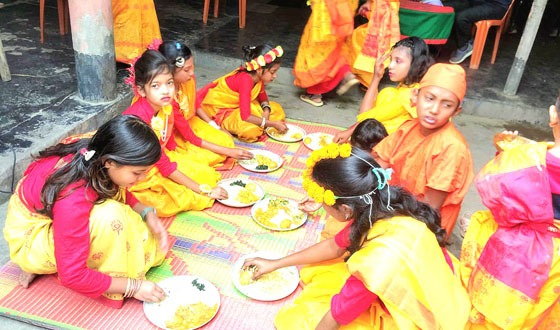গোমস্তাপুরে নানা আয়োজনে পোসালু উৎসব পালিত