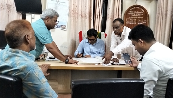 বাগমারায় খাদ্য গুদাম পরিদর্শন করলেন ইউএনও