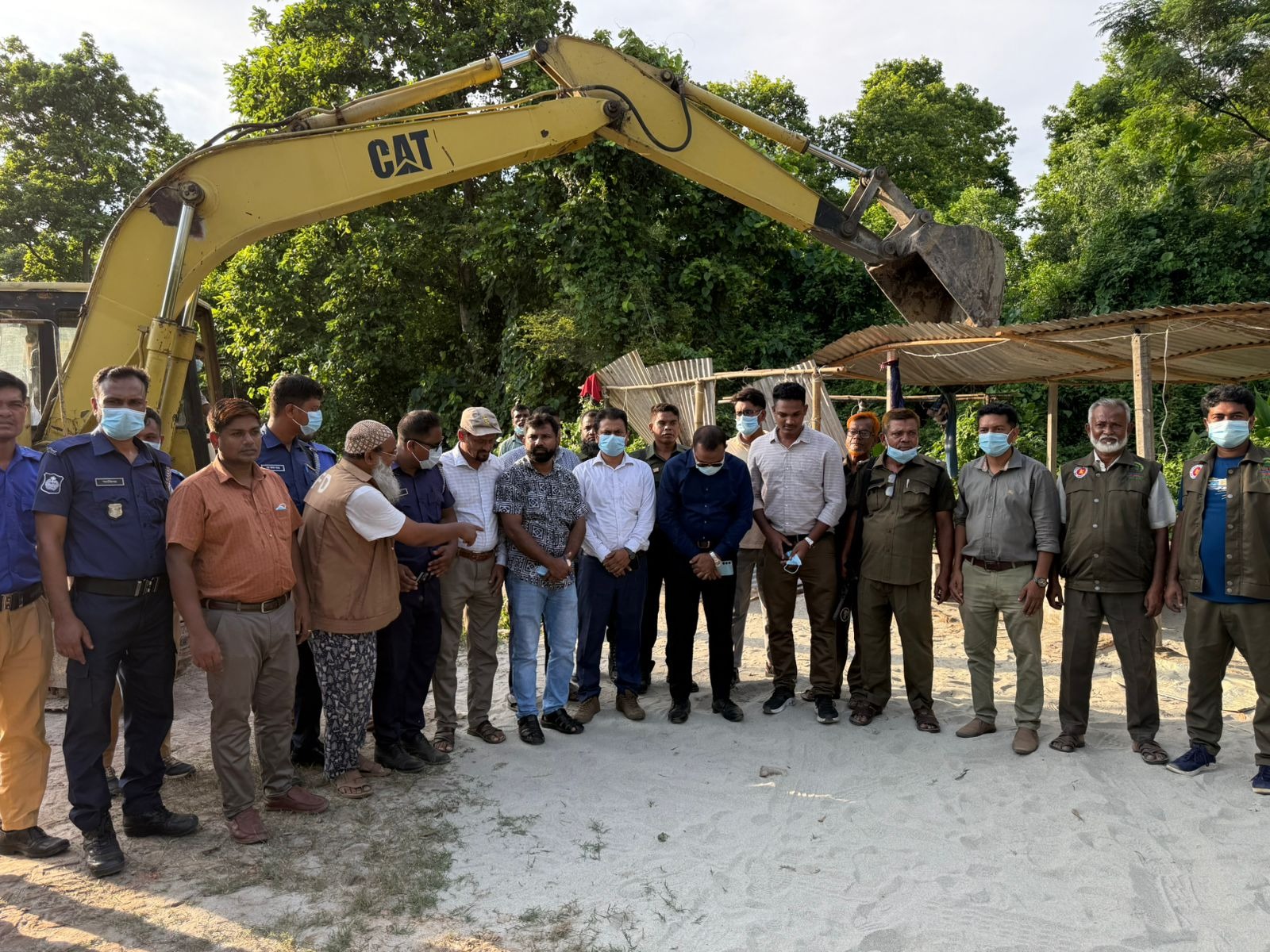 ঘাটাইলে অবৈধ দুই সীসা কারখানা গুঁড়িয়ে দিল প্রশাসন