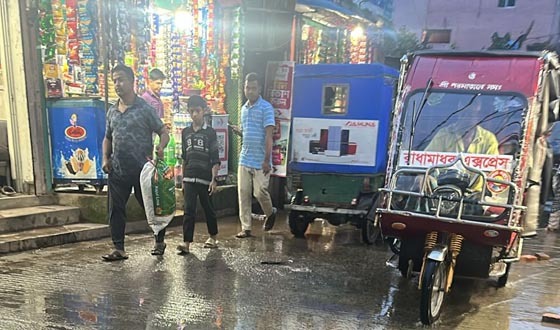 হাটহাজারীর দাতারাম চৌধুরী সড়ক চলাচল অযোগ্য, জনদূর্ভোগ চরমে
