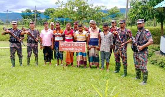 দোয়ারাবাজার সীমান্তে ৪ বাংলাদেশিসহ দুই মানব পাচারকারী আটক
