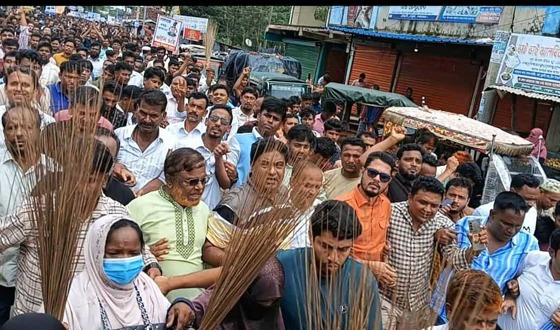 সাবেক এমপি জাফর আলমের ফাঁসির দাবিতে পেকুয়ায় বিক্ষোভ