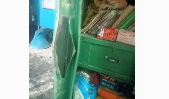 কালীগঞ্জে প্রাথমিক বিদ্যালয় গুলতে চলছে চুরির উৎসব