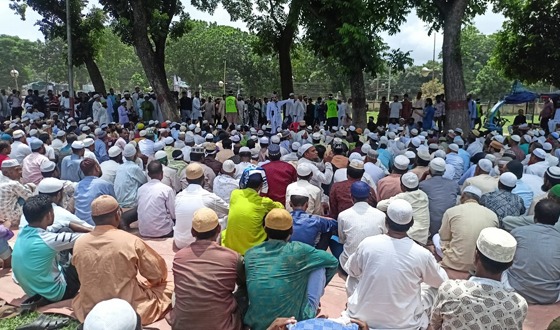 রংপুরে জনসভার মাঠেই জামায়াতের নেতাকর্মীদের জুমার নামাজ আদায়