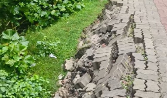 কালীগঞ্জে নিম্নমানের ব্লক দিয়ে রাস্তা নির্মান, ১৬ মাসেই শেষ