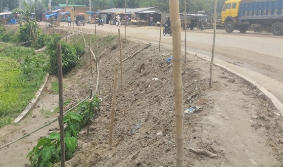 মান্দায় চাঁদা না দেওয়ায় দোকানঘর নির্মাণে বাধা