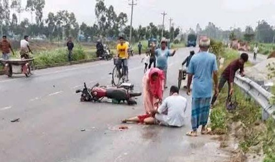 চিরিরবন্দরে ডাম্পট্রাকের চাকায় পিষ্ট হয়ে নিহত ১