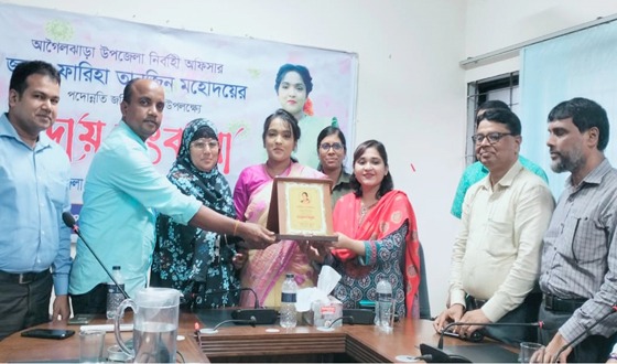 চোখের জলে ইউএনওকে বিদায়ী সংবর্ধনা
