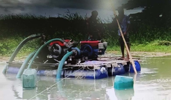 মুলাদীতে ফসলি জমি থেকে মাটি কেটে বিক্রি