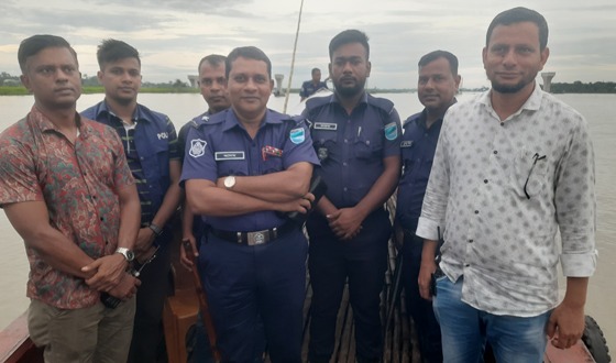 গজারিয়ায় নৌ চাঁদাবাজদের আটকে অভিযান