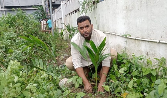 বৃক্ষ রোপনের মাধ্যমে সামাজিক অর্থনীতিতে অবদান রাখতে চায় পনির