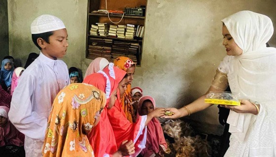 মাদ্রাসা শিক্ষার্থীদের কায়দা কোরআন শরীফ ও শিক্ষা সামগ্রী বিতরণ