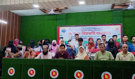 মাধবপুরে পারফরমেন্স বেজড গ্র্যান্টস স্কিমের আওতায় পুরস্কার বিতরণ
