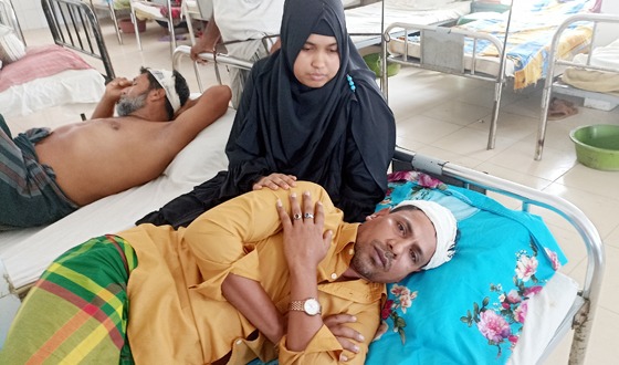 মোরেলগঞ্জে পাওনা টাকা চাওয়ায় ব্যবসায়ীকে জখম