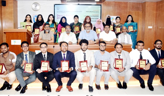 খুলনা বিশ্ববিদ্যালয়ের ২২ শিক্ষার্থী পেলেন ডিন'স অ্যাওয়ার্ড