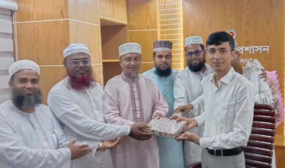 কয়রার উপজেলা নির্বাহী অফিসারের সাথে ইমাম পরিষদের শুভেচ্ছা বিনিময়