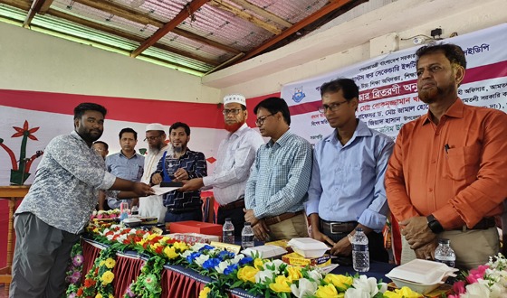 আমতলীতে কৃতি শিক্ষার্থীদের সংবর্ধনা ও সনদ প্রদান