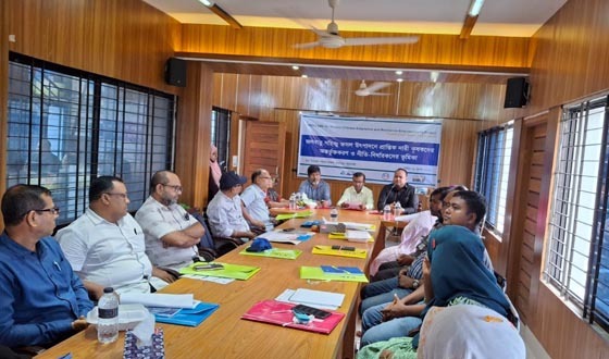 কলাপাড়ায় ফসল উৎপাদনে প্রান্তিক নারী কৃষকদের অন্তর্ভুক্তকরণ বিষয়ে সভা