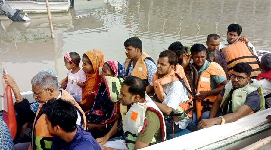 চরভদ্রাসনে ষ্পীডবোট যাত্রীদের লাইফ জ্যাকেট বাধ্যতামূলক করল প্রশাসন