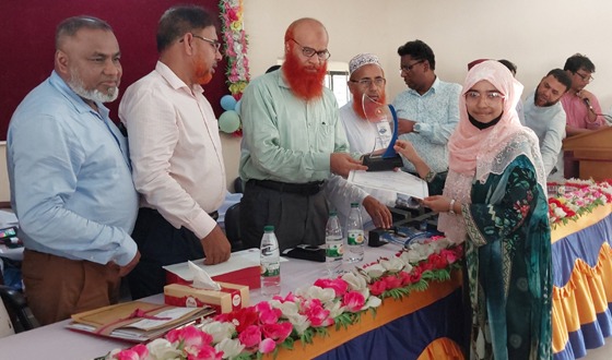 নাগেশ্বরীতে কৃতি শিক্ষার্থীদের এ্যাওয়ার্ড প্রদান