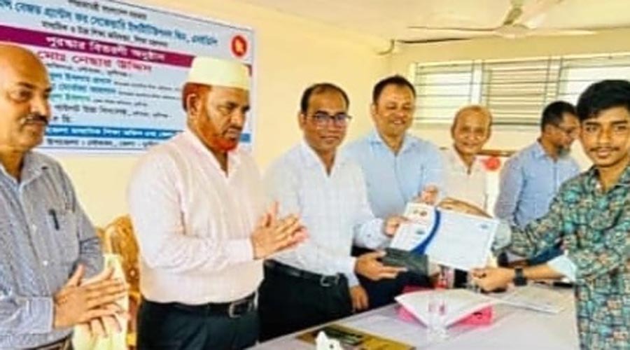 লৌহজংয়ে ৩৩ শ্রেষ্ঠ শিক্ষার্থীদের মাঝে পুরস্কার ও সনদ প্রদান