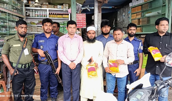 লালমোহনে নিষিদ্ধ কার্বোফুরান জব্দ, ব্যবসায়ীকে জরিমানা