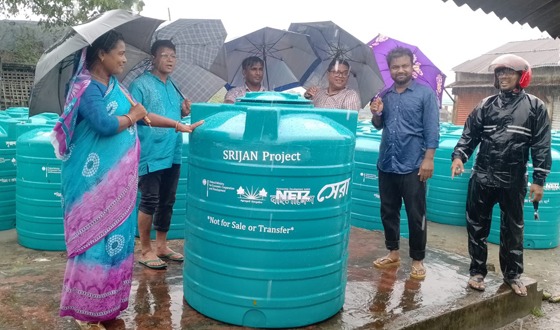 কয়রায় খাবার পানি সংরক্ষণে ট্যাংকি বিতরণ