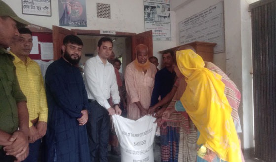 তারাগঞ্জে ভিজিএফএর চাল পাচ্ছে ১৩ হাজার ৬৯৪জন দুস্থ পরিবার