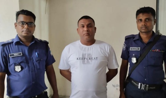 মণিরামপুরের ইউপি চেয়ারম্যান পুলিশের খাঁচায় বন্দী