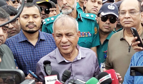 ঈদে অতিরিক্ত ভাড়া আদায়সহ যেকোনো অভিযোগ জানানোর আহ্বান স্বরাষ্ট্র উপদেষ্টার