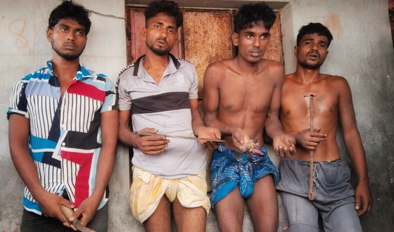 মৎস্য ঘেরে ডাকাতির চেষ্টাকালে আটক ৪