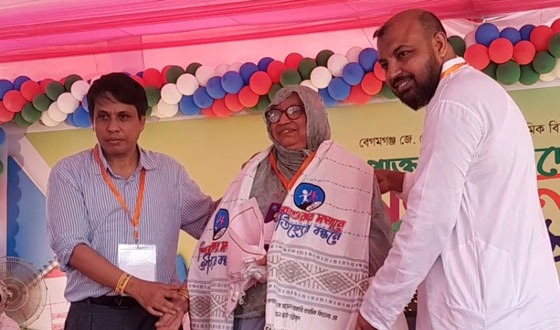 নোয়াখালীতে প্রাথমিক বিদ্যালয়ের প্রাক্তন শিক্ষকদের সম্মাননা প্রদান