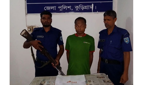 রাজারহাটে মাদকসহ কারবারিকে আটক