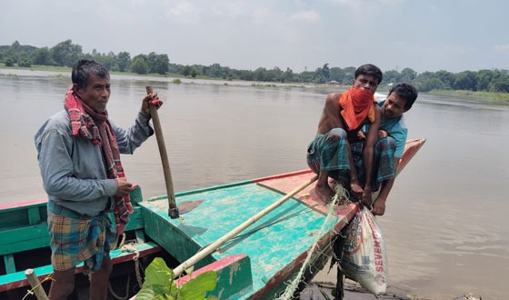 হালদায় কোরবানির বর্জ্য  দূষণ, বৃষ্টিতে কিছুটা রক্ষা