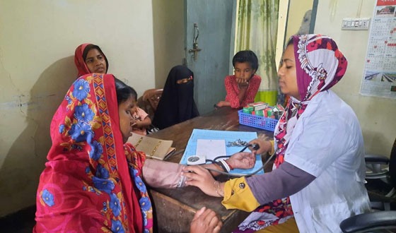 সাপাহারে ঈদের ছুটিতেও চলমান পরিবার পরিকল্পনা কার্যক্রম