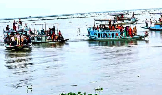 কিশোরগঞ্জের হাওর এলাকার পর্যটকদের মেলা