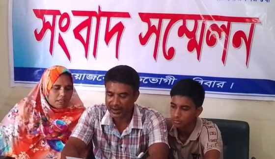 বাঘায় সাইন বোর্ড টানিয়ে বিএনপি নেতার জমি দখলের অভিযোগ