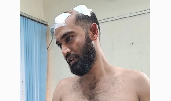 অতিরিক্ত ভাড়া নেওয়ার প্রতিবাদ করায় যাত্রীকে পিটিয়ে আহত