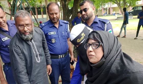 দৌলতপুরে অসহায় পরিবারের মাঝে মাংস ও চাউল বিতরণ