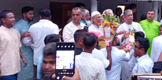 কাপাসিয়ায় বিএনপির নেতৃবৃন্দ দলীয় নেতাকর্মীদের ফুলের শুভেচ্ছায় সিক্ত