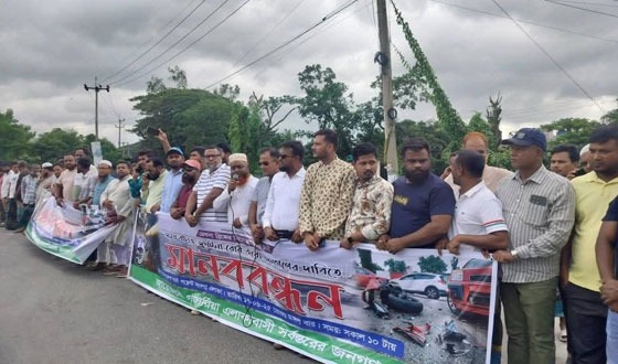 গজারিয়ায় মেঘনা ব্রীজের নিচে ইউটার্ণ এর দাবিতে মানববন্ধন
