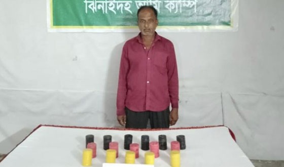 কালীগঞ্জে ১৬ পিচ ককটেলসহ আটক ১