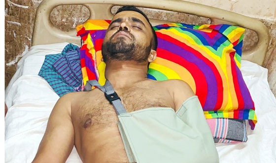 চাঁদার দাবিতে ইউপি সদস্যকে পিটিয়ে আহত