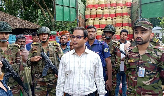 নাজিরপুরে অবৈধভাবে এলপি গ্যাস রিফিল করে বিক্রি
