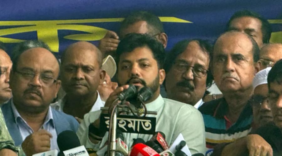 ‘সরকার সেবায় বাধা দিচ্ছে, দায় চাপাচ্ছে আমাদের ওপর’ — ইশরাক