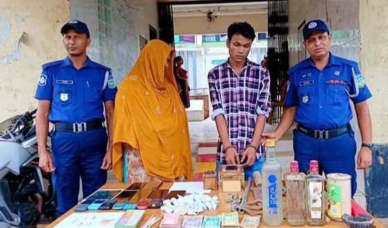 ভালুকায় দেশীয় অস্ত্র মাদক জব্দ, নারীসহ গ্রেপ্তার ২