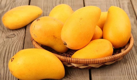 আম খাওয়ার পর বিরত থাকুন এসব খাবার খাওয়া হতে